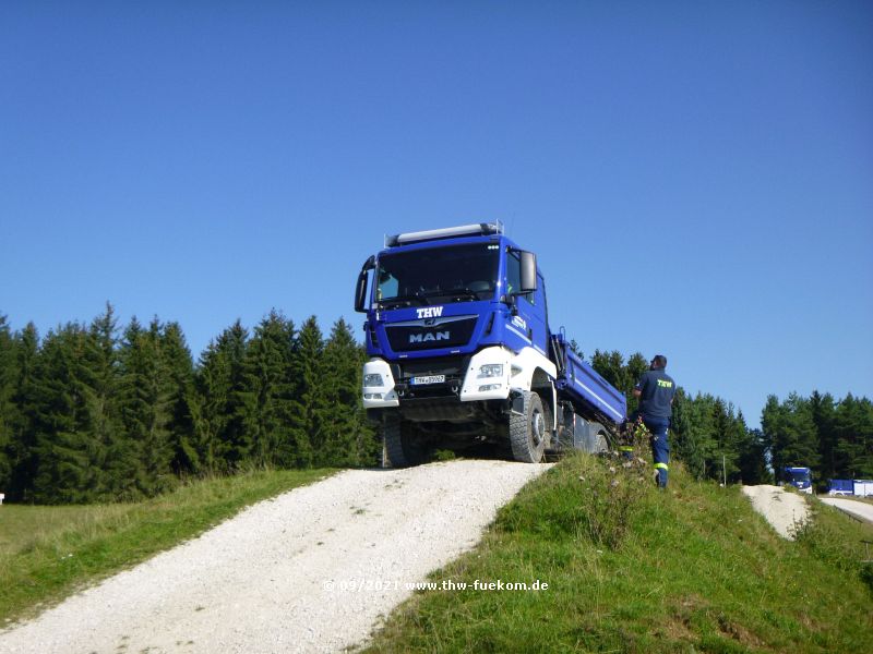 Lkw Kipper auf der Wellenbahn