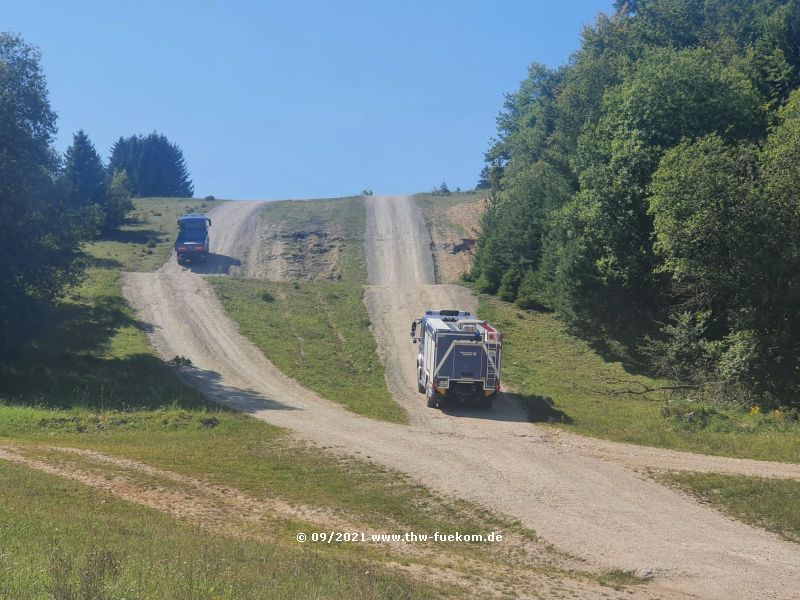 Lkw Kipper und Gerätekraftwagen (GKW) am Saustall