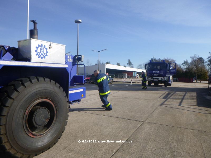 Ziehen von Lasten bis 5 t mit der Seilwinde des GKW