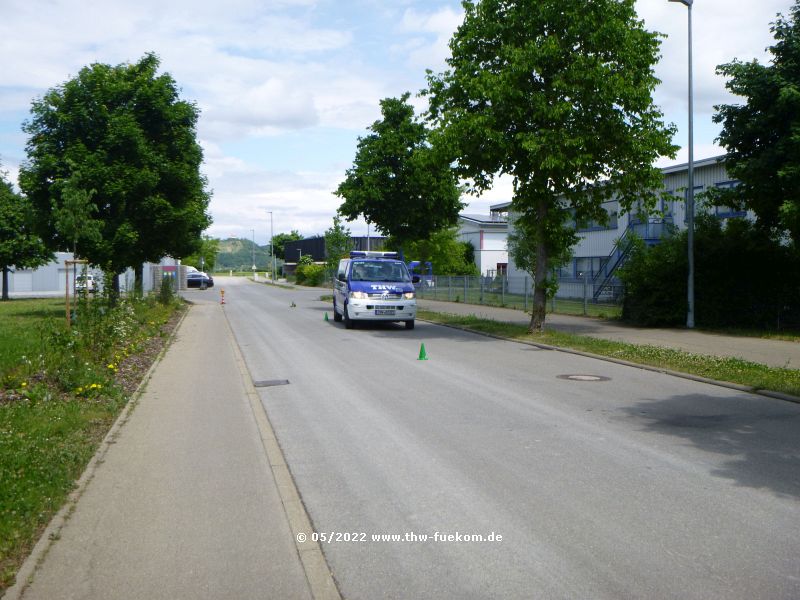 Slalomfahrt mit THW Einsatzfahrzeugen