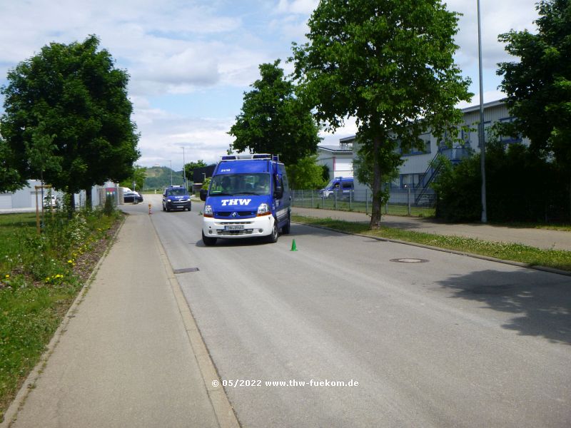 Slalomfahrt mit THW Einsatzfahrzeugen