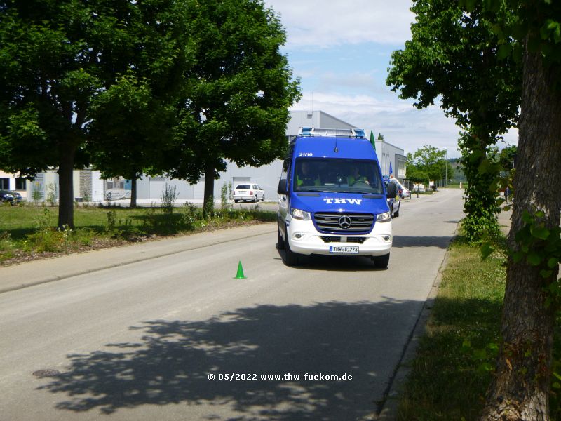 Slalomfahrt mit THW Einsatzfahrzeugen