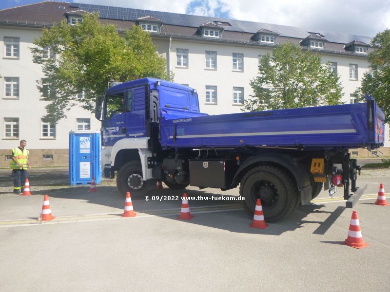 Praktische Ausbildung - Einweisen eines Lkw Kipper