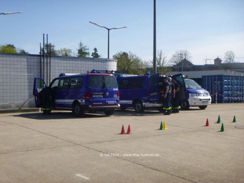 Abfahrtskontrolle an den THW Einsatzfahrzeugen