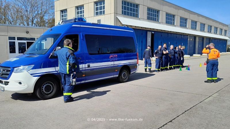 Toter Winkel hinter Einsatzfahrzeugen
