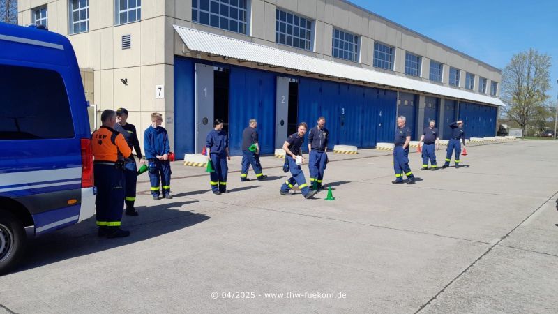 Toter Winkel hinter Einsatzfahrzeugen
