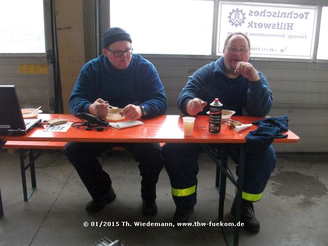 Stefan Boos (links) und Thomas Roland bei der Mittagspause