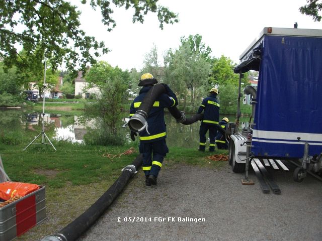 Aufbau einer Pumpe am Neckar