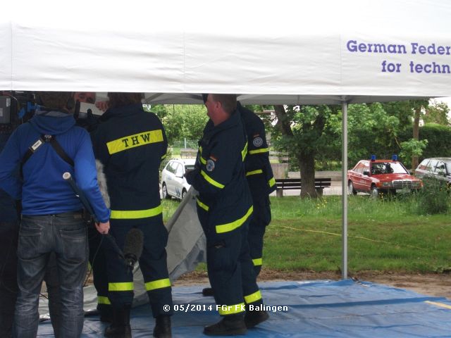 Zeltaufbau für das Fernsehteam