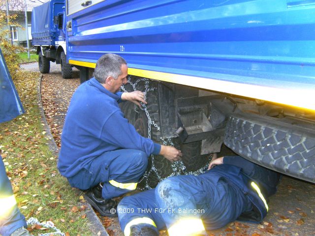 Praktische Fahrübungen, Auflegen von Gleitschutzketten