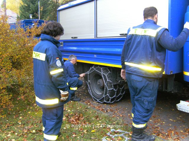 Praktische Fahrübungen, Auflegen von Gleitschutzketten