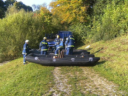 Wassern der Schlauchboote