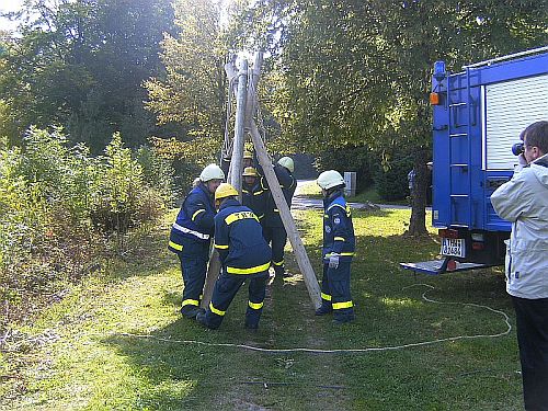 Bau eines Dreibock als Grundlage für eine Seilbahn