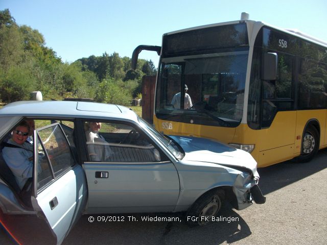 Übungsannahme Verkehrsunfall zwischen KOM und Pkw