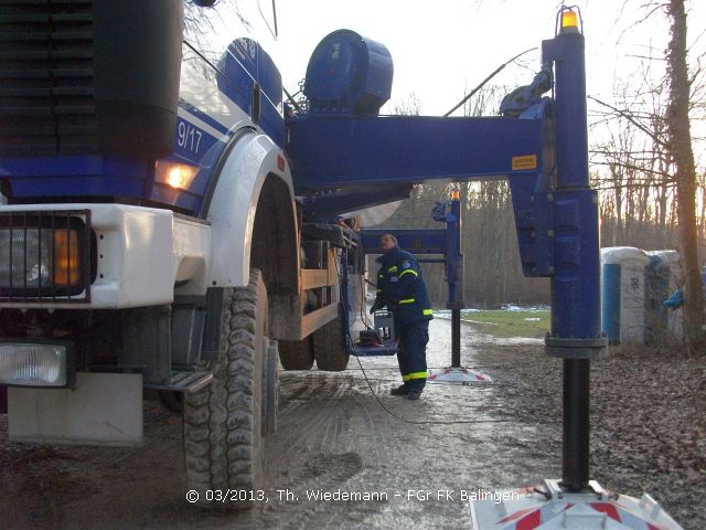 Aufbau des MastKW Balingen im Wald in Tukastan