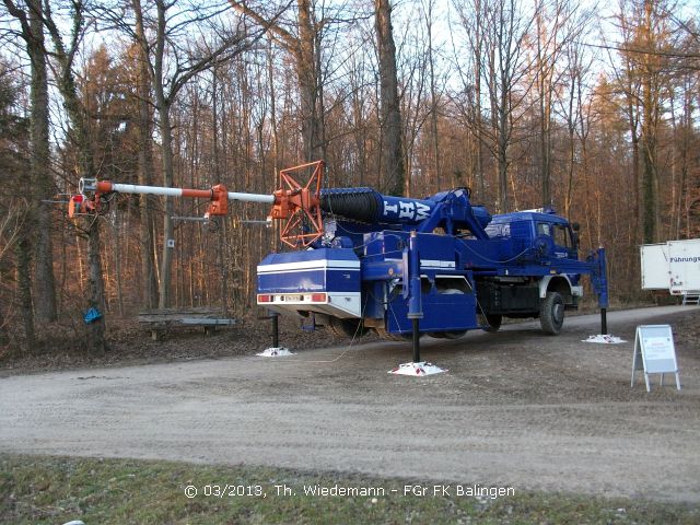 Aufbau des MastKW Balingen im Wald in Tukastan