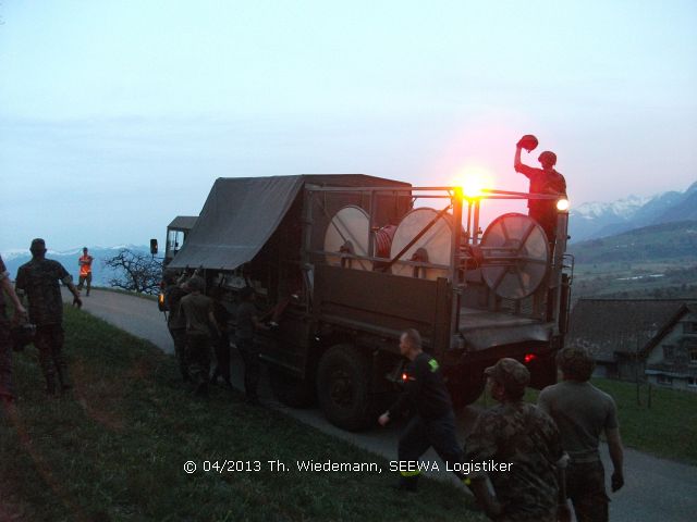 Bau einer Wasserförderstrecke durch die Schweizer Armee