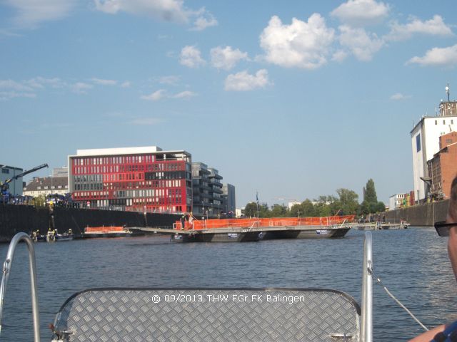 fertige Fähre auf dem Weg in den Wasserhafen