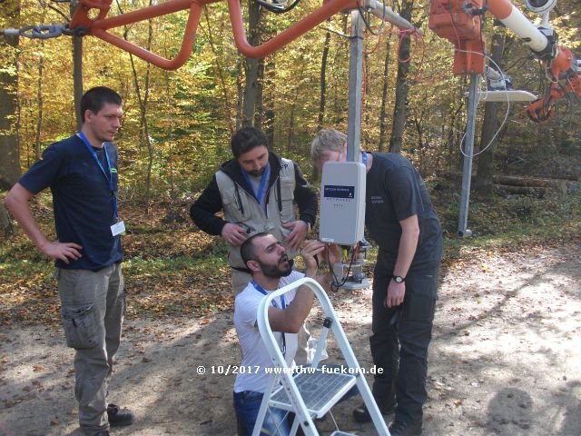 Montage der Antennenanlage der UN durch internationale Einsatzkräfte 