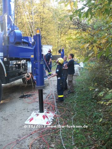 Ausfahren des 40m hohen Antennenmast 