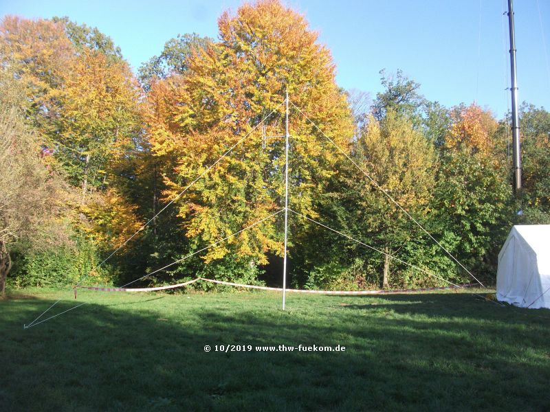 Antennenmast der Teilnehmer im Feld