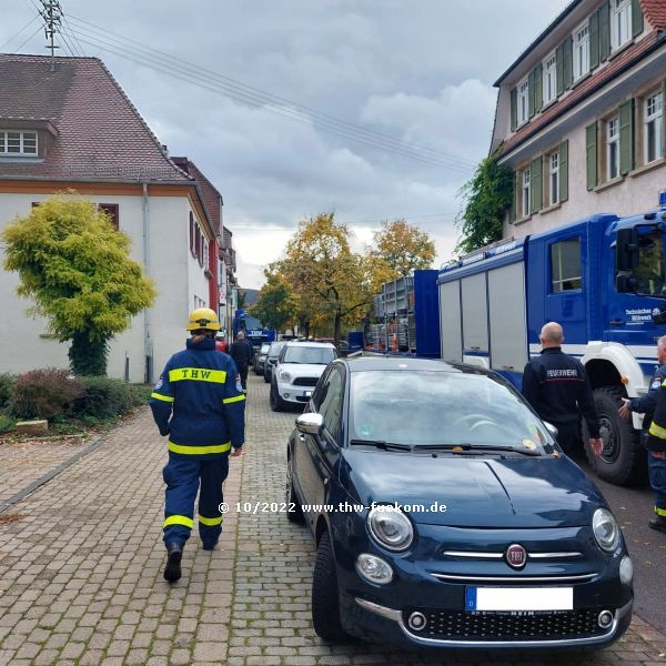 Einsatzfahrzeuge THW mit dem Einsatzgerüstsystem (EGS)